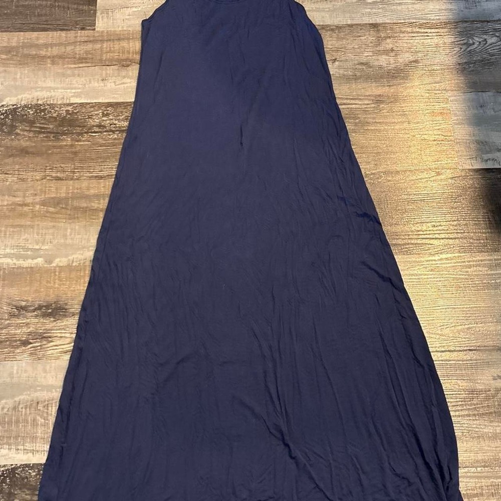 Navy blue maxi dress with a flowy, boho vibe in size M